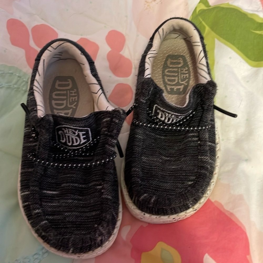 Gray toddler hey dude